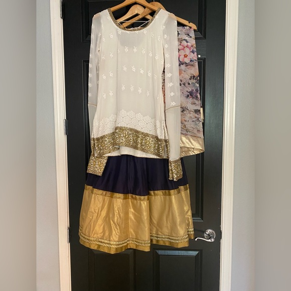 Navy blue lehenga, ivory top, printed dupatta - Picture 2 of 14